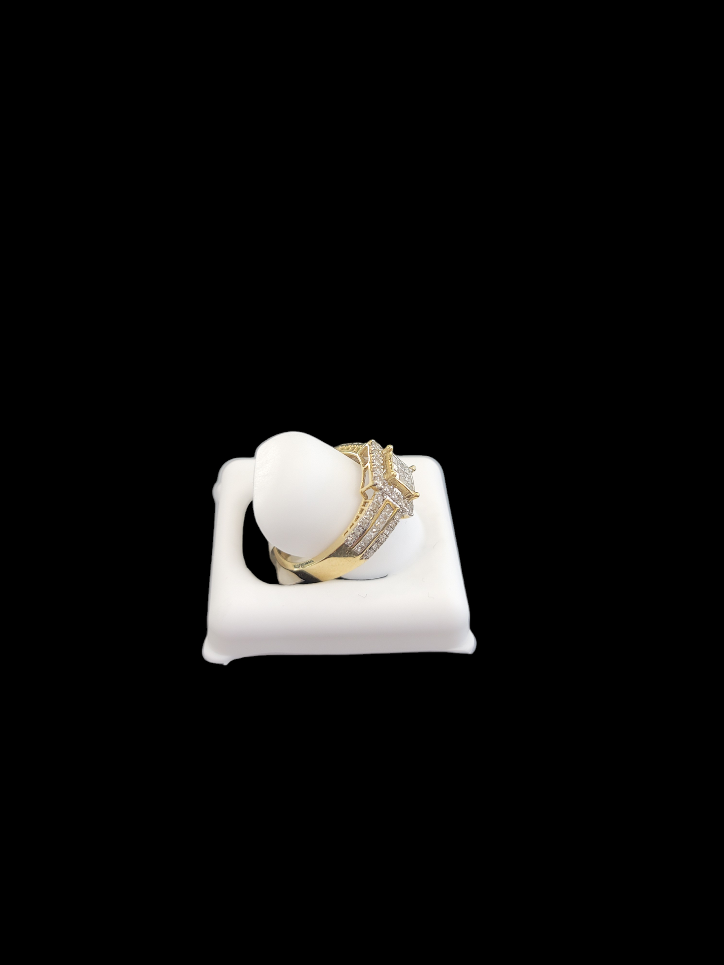 Ladies Diamond Ring